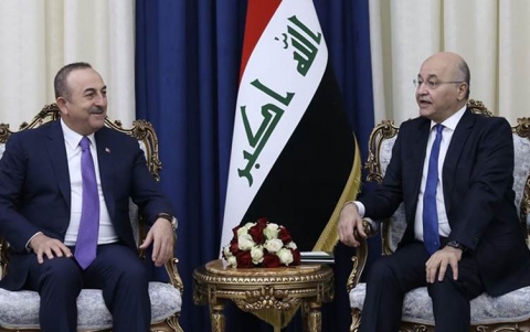 صالح يجتمع بأوغلو في إطار المبادرات الدبلوماسية لتخفيف التوتر في المنطقة