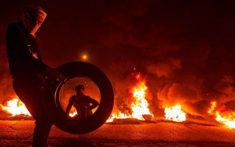 ليلة دامية في كربلاء.. إصابة العشرات من المتظاهرين