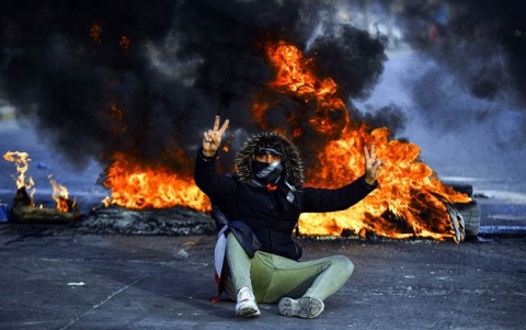 13 مصاباً وسط قطع لطرق رئيسة ببغداد