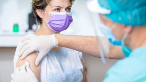 تعرف على الفرق بين لقاحي كورونا الروسي والصيني