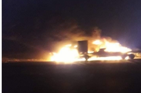 مسلحون يستهدفون 3 شاحنات تحمل معدات للقوات الأمريكية جنوب العراق