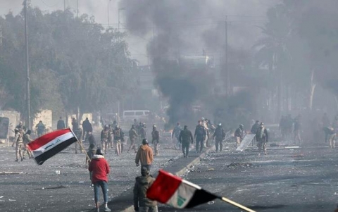 بعد انسحاب الصدر.. قوات الأمن تقتحم ساحات الاعتصام في بغداد والبصرة وذي قار