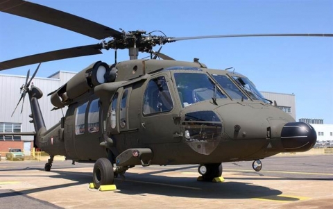 هبوط مروحيات داخل مقر السفارة الأمريكية بعد استهدافها بهجوم صاروخي