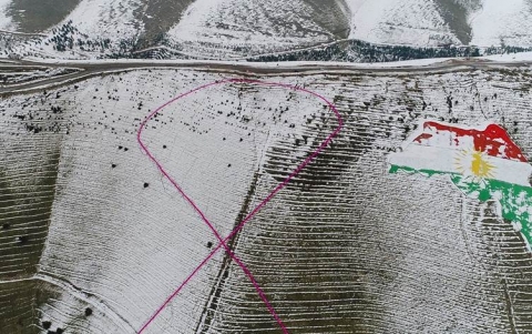 كوردستان ضمن موسوعة غينيس بعد عرض أطول شريط وردي في اليوم العالمي لمناهضة السرطان