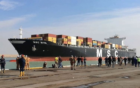 باخرة صينية تستقر في ميناء ام قصر بعد رفض دول خليجية استقبالها