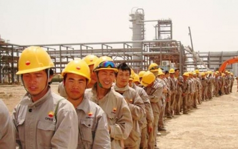 وزارة العمل العراقية تؤكد ضرورة وضع نص قانون يمنع الموظفين الصينيين من السفر لبلادهم