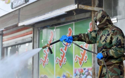 حقوق الانسان تنتقد إشراك القوات الأمنية بالتعامل مع مرضى كورونا: ليسوا مجرمين