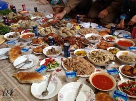 عادات في تناول الطعام تؤذي المعدة والمريء