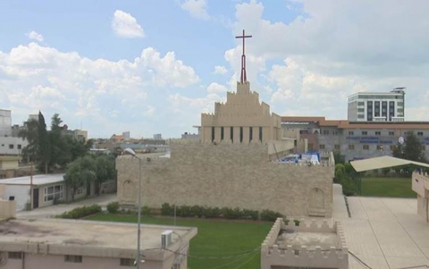 قيود كورونا تنغص فرحة عيد القيامة.. كنائسُ خالية وأمنياتٌ يجمعها التصفيق أملاً بغدٍ أفضل