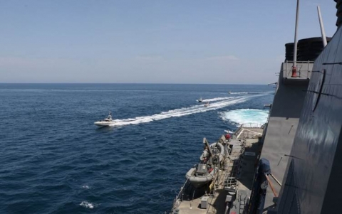 أميركا: زوارق إيرانية تنفّذ مناورات استفزازية خطرة قرب بوارجنا