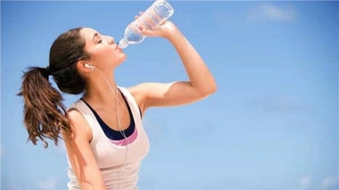 تحذير من الإفراط في شرب الماء