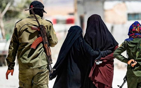 سوريا الديمقراطية تحبط محاولة هرب لنساء في مخيم الهول بالحسكة