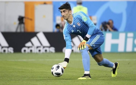 حارس المرمى الكوردي لمنتخب إيران ينتقل إلى صفوف نادٍ بلجيكي رسمياً