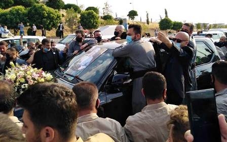 السليمانية.. آلاف المشيعين يشاركون في مراسم دفن جثمان مرشد الطريقة الكسنزانية