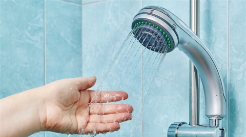 علماء يحذرون.. لا تستحم لمدة تزيد عن 5 دقائق