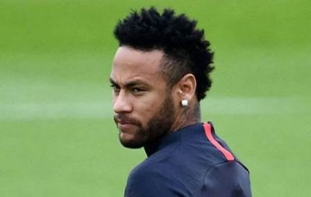 نيمار يصدم برشلونة ويقرر البقاء في سان جيرمان