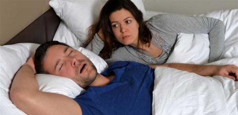 الأسباب التي تؤدي إلى التكلم أثناء النوم!