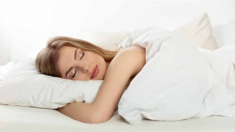 احذروا النوم على البطن!