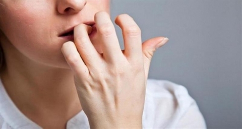 احذر.. قضم الأظافر يؤدى للإصابة بفيروس كورونا