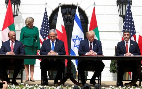 ترمب يدعو الإمارات لتشجيع دول الشرق الأوسط على التطبيع مع إسرائيل