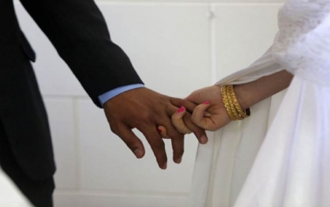 شاب موصلي يحاول الانتحار بسبب إجباره على الزواج من ابنة عمه