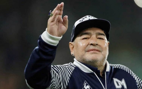 ادخال اسطورة الأرجنتين مارادونا الى المستشفى