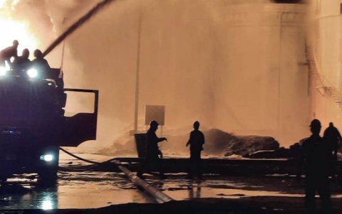 النفط تعلن قرب استئناف العمل بمصفى الصينية بعد قصفه بصاروخ