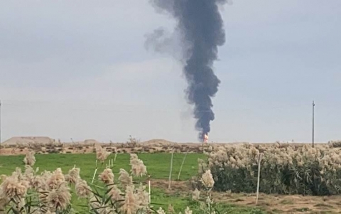 انفجاران يستهدفان بئرين نفطيين في كركوك وفرق الإطفاء تعمل على إخماد الحرائق