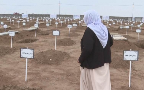 بحضور رسمي وشعبي.. مواراة رفات 104 من الكورد الإزيديين الثرى في كوجو