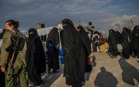 فرنسيات بمخيمين في شمال شرق سوريا يبدأن اضراباً عن الطعام