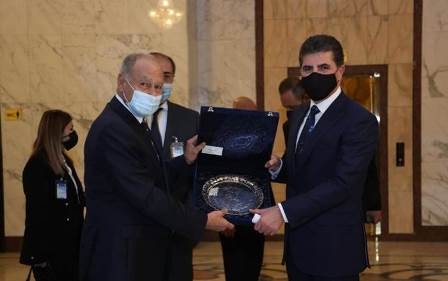 أحمد أبو الغيط يدعو نيجيرفان بارزاني لزيارة مقر الجامعة العربية في القاهرة