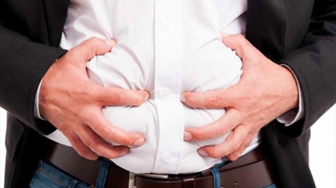 أعراض متشابهة بين السمنة والنفخة... عالجوها بهذه الطرق