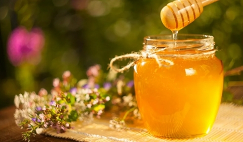 أشهر 12 طريقة عالمية للكشف عن العسل المزيف