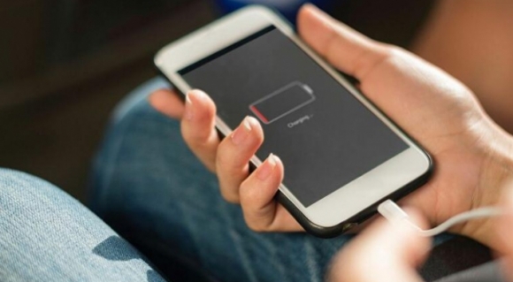 هل من الخطر استخدام شاحن شخص آخر لهاتفك الذكي !