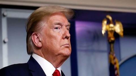 فنانة أمريكية شهيرة تفتح النار على ترامب وتتهمه بالتزوير