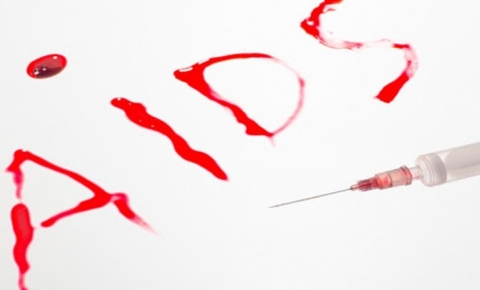 طرق تنقل المرض .. اعرف كل شيء عن الإيدز