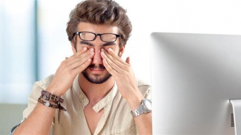 هل أنت مصاب بإجهاد العين الرقمي؟ الإجابة في هذا الخبر!