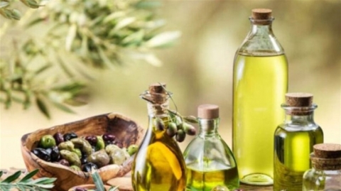 هكذا يساعد زيت الزيتون في إطالة العمر