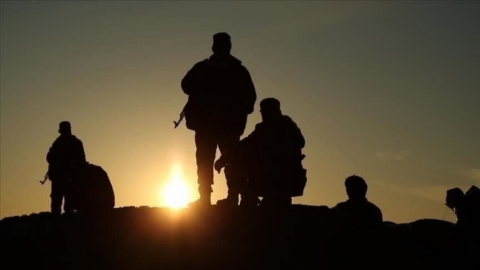 الإعلام الأمني يعلن حصيلة هجوم داعش على مرقد “إبراهيم الأشتر” في صلاح الدين