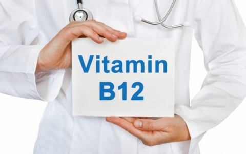 إحساس “غريب” في جسمك يحذرك من نقص فيتامين B12!