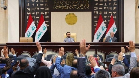 البرلمان العراقي يرفض قرار استقطاع رواتب الموظفين والمتقاعدين