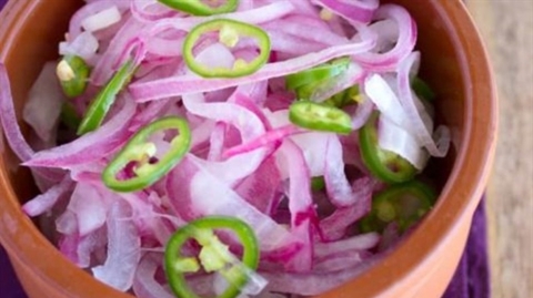 للنساء... تناول البصل خير من ألف علاج!