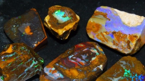 العثور على حجر نادر أغلى بـ500 مرة من الذهب!