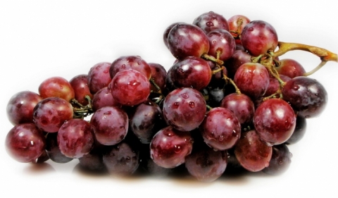 العنب الأحمر .. كنز من الفيتامينات لمواجهة الفيروسات