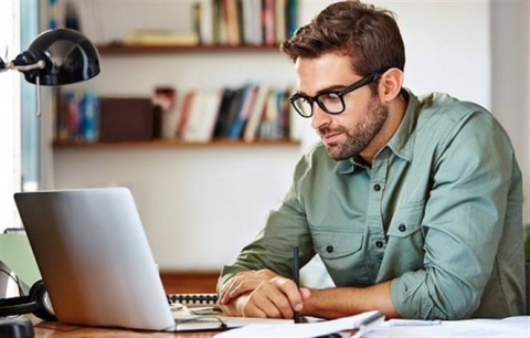 إحذروا الجلوس لفترة طويلة في العمل لئلا تصابوا بهذه الامراض!