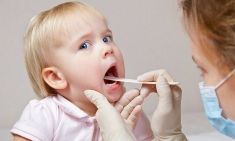 كيف تعالج التهاب الحلق بدون مضادات!