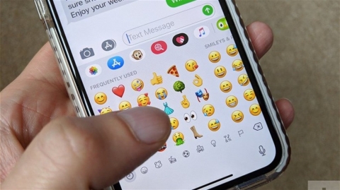 إحذروا استخدام الايموجي في هذه الدولة العربية... قد تدخلوا السجن!