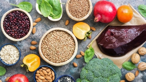 علامات تدلّ على نقص الحديد في الجسم... وقائمة بالأطعمة المناسبة