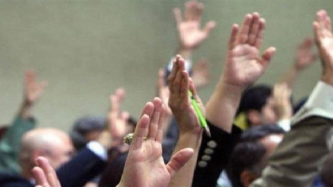 المالية النيابية: لا نستبعد اقالة وزير المالية العراقي ومحافظ البنك المركزي