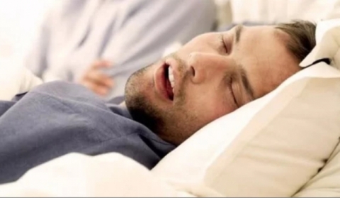 بـ 7 حيل خارقة.. كيف تتخلص من الشخير للأبد !